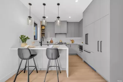 Kitchen Island Photo of 4 2316 Cliff Avenue, Burnaby, BC