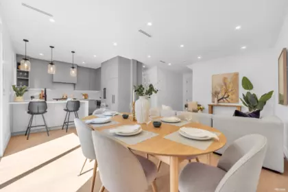 Kitchen Photo of 4 2316 Cliff Avenue, Burnaby, BC