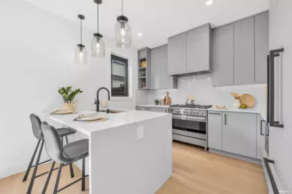 Pantry Photo of 4 2316 Cliff Avenue, Burnaby, BC