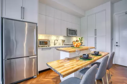 Kitchen Photo of 406 14968 101a Avenue, Surrey, BC