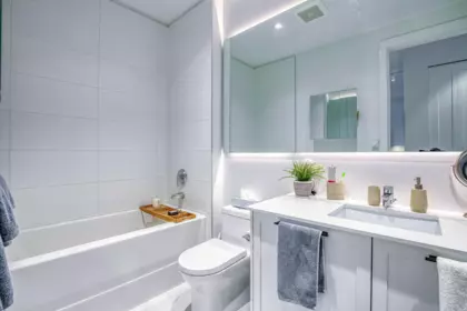 Primary Bathroom Photo of 406 14968 101a Avenue, Surrey, BC