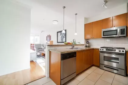 407 14 E Royal Avenue, New Westminster, BC, New Westminster — Apartment/Condo for sale