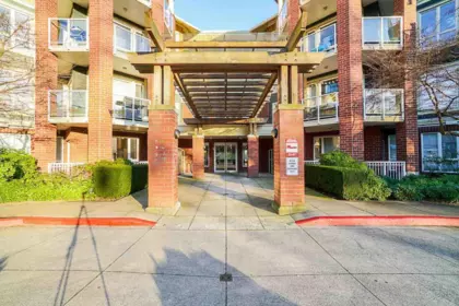 Staircase Photo of 407 14 E Royal Avenue, New Westminster, BC