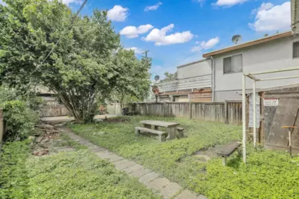 Front Yard Photo of 4265 Slocan Street, Vancouver, BC