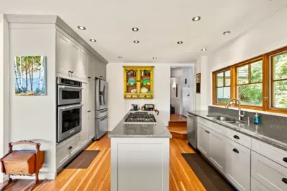 Kitchen Island Photo of 445 N Oxley Street, West Vancouver, BC