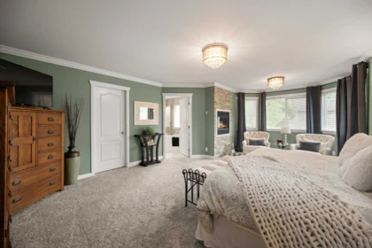 Basement Recreation Room Photo of 18962 70b Avenue, Surrey, BC