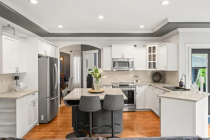 Kitchen Island Photo of 18962 70b Avenue, Surrey, BC