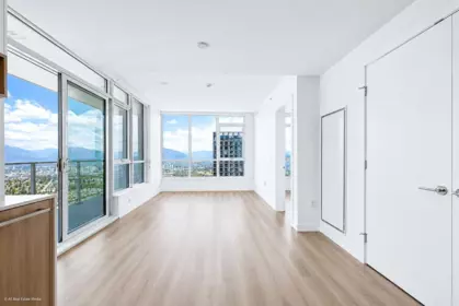 Walk-In Closet Photo of 3901 6087 Wilson Avenue, Burnaby, BC