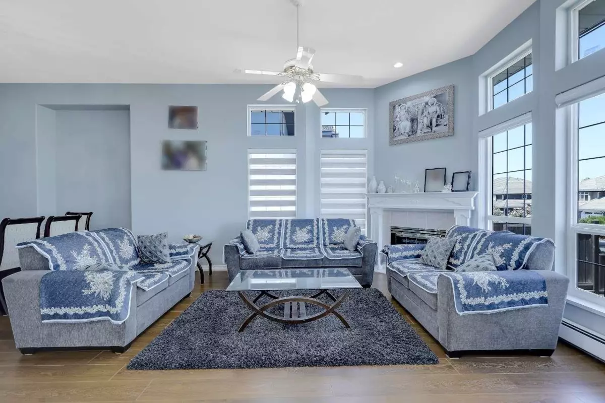 Family Room Photo of 12242 98a Avenue, Surrey, BC
