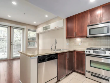 319 E 15th Street, North Vancouver, BC, North Vancouver — Townhouse for sale