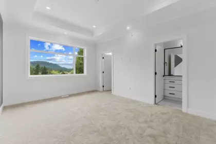 Entry Foyer Photo of 33664 Dewdney Trunk Road, Mission, BC