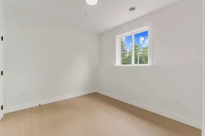 Walk-In Closet Photo of 33664 Dewdney Trunk Road, Mission, BC