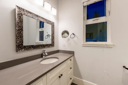 Hallway Photo of 30 3295 Sunnyside Road, Anmore, BC