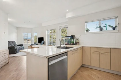 205 7180 Barnet Road, Burnaby, BC, Burnaby — Townhouse for sale