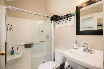 Guest Bathroom Photo of 25177 64 Avenue, Langley, BC