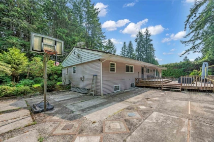 Front Yard Photo of 341 Rabbit Lane, West Vancouver, BC