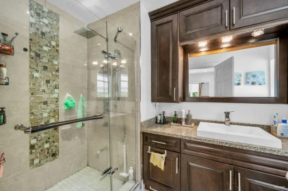 Mudroom Photo of 341 Rabbit Lane, West Vancouver, BC