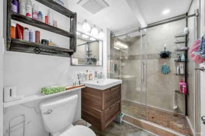 Powder Room Photo of 341 Rabbit Lane, West Vancouver, BC