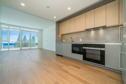 Walk-In Closet Photo of 506/ 3963 Uplands Way, West Vancouver, BC