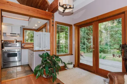 Breakfast Nook Photo of 2867 Lower Road, Roberts Creek, BC