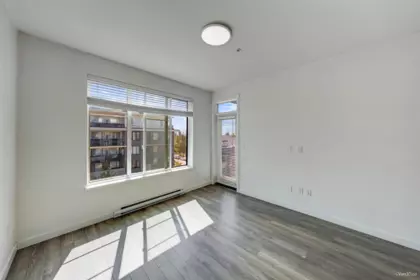 Kitchen Island Photo of 420 15825 85 Avenue, Surrey, BC