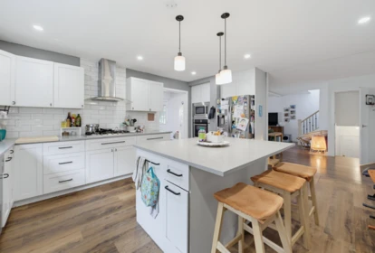 Kitchen Island Photo of 7041 Willingdon Avenue, Burnaby, BC