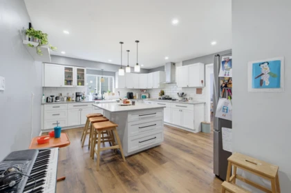 Kitchen Photo of 7041 Willingdon Avenue, Burnaby, BC