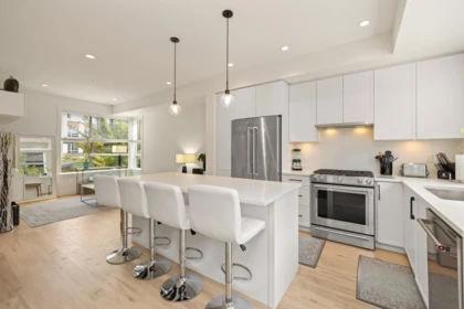 Kitchen Island Photo of 6 19935 75a Avenue, Langley, BC