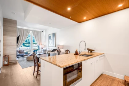 408 6687 Nelson Avenue, West Vancouver, BC, West Vancouver — Apartment/Condo for sale