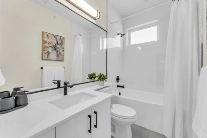 Guest Bathroom Photo of 4 10392 240a Street, Maple Ridge, BC