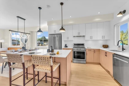 Kitchen Island Photo of 4 10392 240a Street, Maple Ridge, BC
