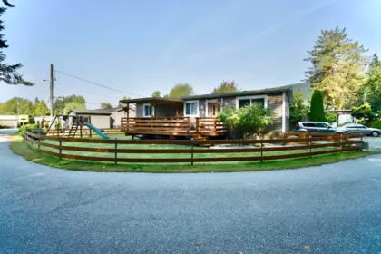 39 1413 Sunshine Coast Highway, Gibsons, BC, Gibsons — Manufactured Home for sale