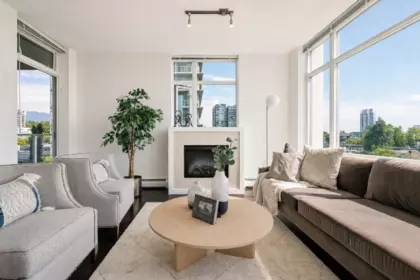 Family Room Photo of 601 1320 Chesterfield Avenue, North Vancouver, BC