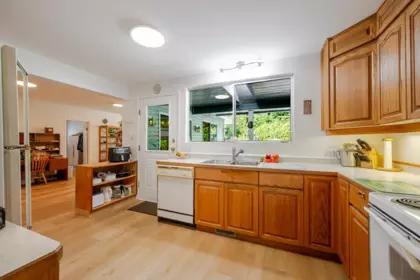 Breakfast Nook Photo of 25465 Hilland Avenue, Maple Ridge, BC