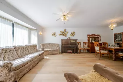 25465 Hilland Avenue, Maple Ridge, BC, Maple Ridge — Single Family Residence for sale