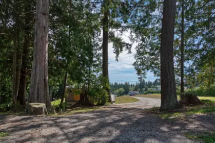 604 Woodland Avenue, Gibsons, BC, Gibsons — Single Family Residence for sale
