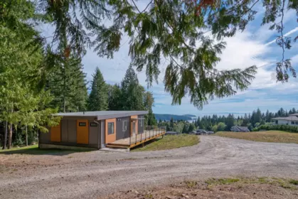 604 Woodland Avenue, Gibsons, BC, Gibsons — Single Family Residence for sale