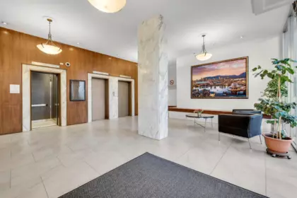 Entry Foyer Photo of 901 1850 Comox Street, Vancouver, BC