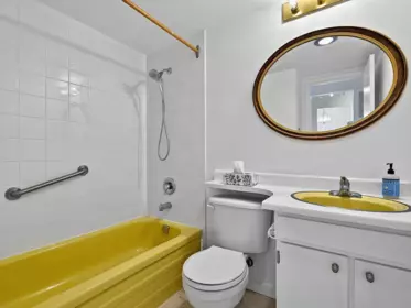 Laundry Room Photo of 901 1850 Comox Street, Vancouver, BC