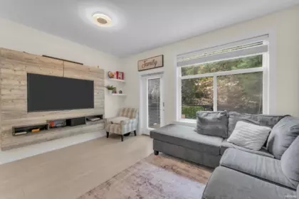 Kitchen Photo of 19 15075 60 Avenue, Surrey, BC