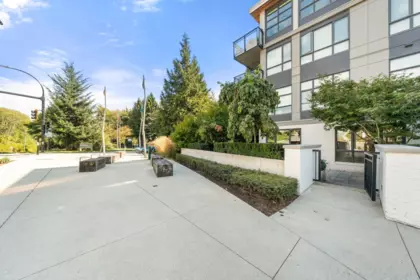 Front Yard Photo of 115 747 E 3rd Street, North Vancouver, BC
