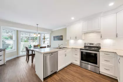 Kitchen Island Photo of 84 34959 Old Clayburn Road, Abbotsford, BC