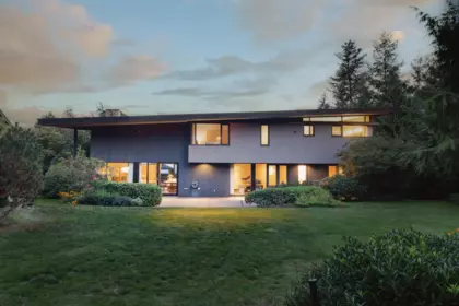 Front Yard Photo of 1015 Eyremount Drive, West Vancouver, BC