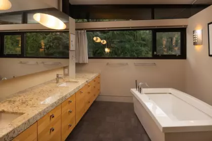 Guest Bathroom Photo of 1015 Eyremount Drive, West Vancouver, BC