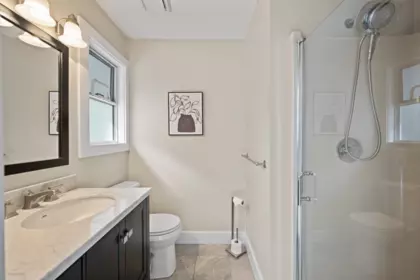 Hallway Photo of 15866 91 Avenue, Surrey, BC
