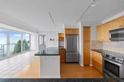 Breakfast Nook Photo of 203 150 24th Street, West Vancouver, BC