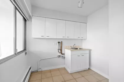 Mudroom Photo of 203 150 24th Street, West Vancouver, BC