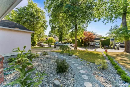 Garden / Landscaping Photo of 10306 167 Street, Surrey, BC