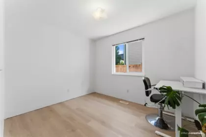 Office / Den Photo of 10306 167 Street, Surrey, BC