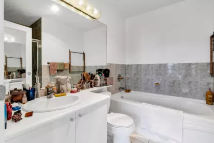 Primary Bathroom Photo of 607 1239 W Georgia Street, Vancouver, BC